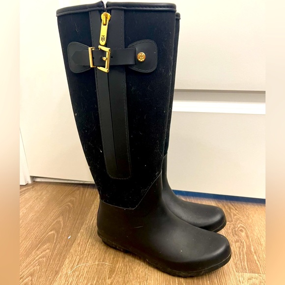 Tommy Hilfiger Women's Mela Rain Boot Size 7 Knee High Black W/Gold Accents EU - Picture 2 of 5